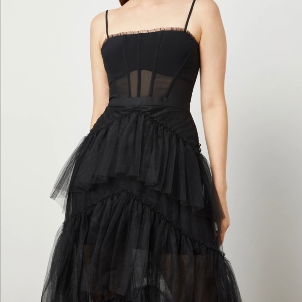 *Reposh* the BCBG Tulle Corset Essential gown🖤